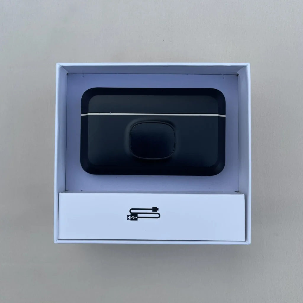Q8 Magnetic Wireless Microphone - Portable Wireless Mic for Smartphones and PCs