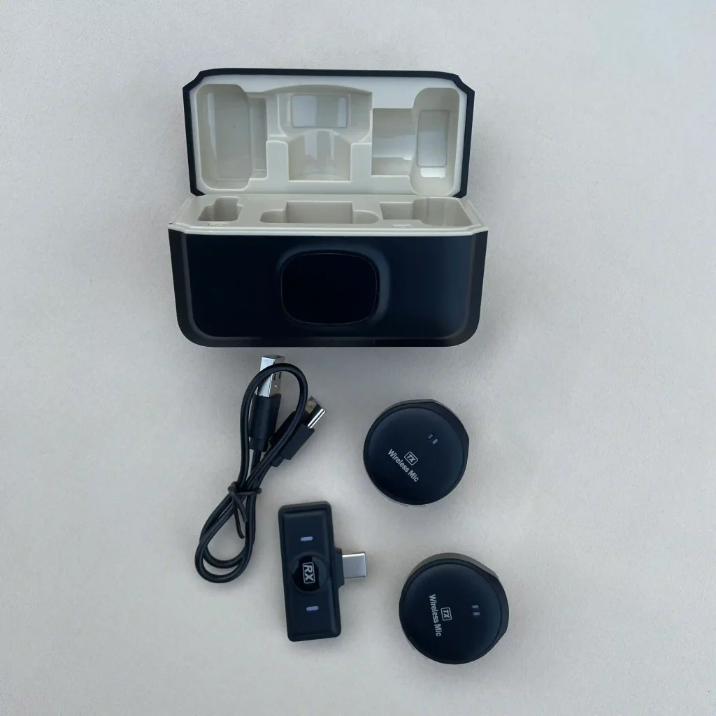 Q8 Magnetic Wireless Microphone - Portable Wireless Mic for Smartphones and PCs