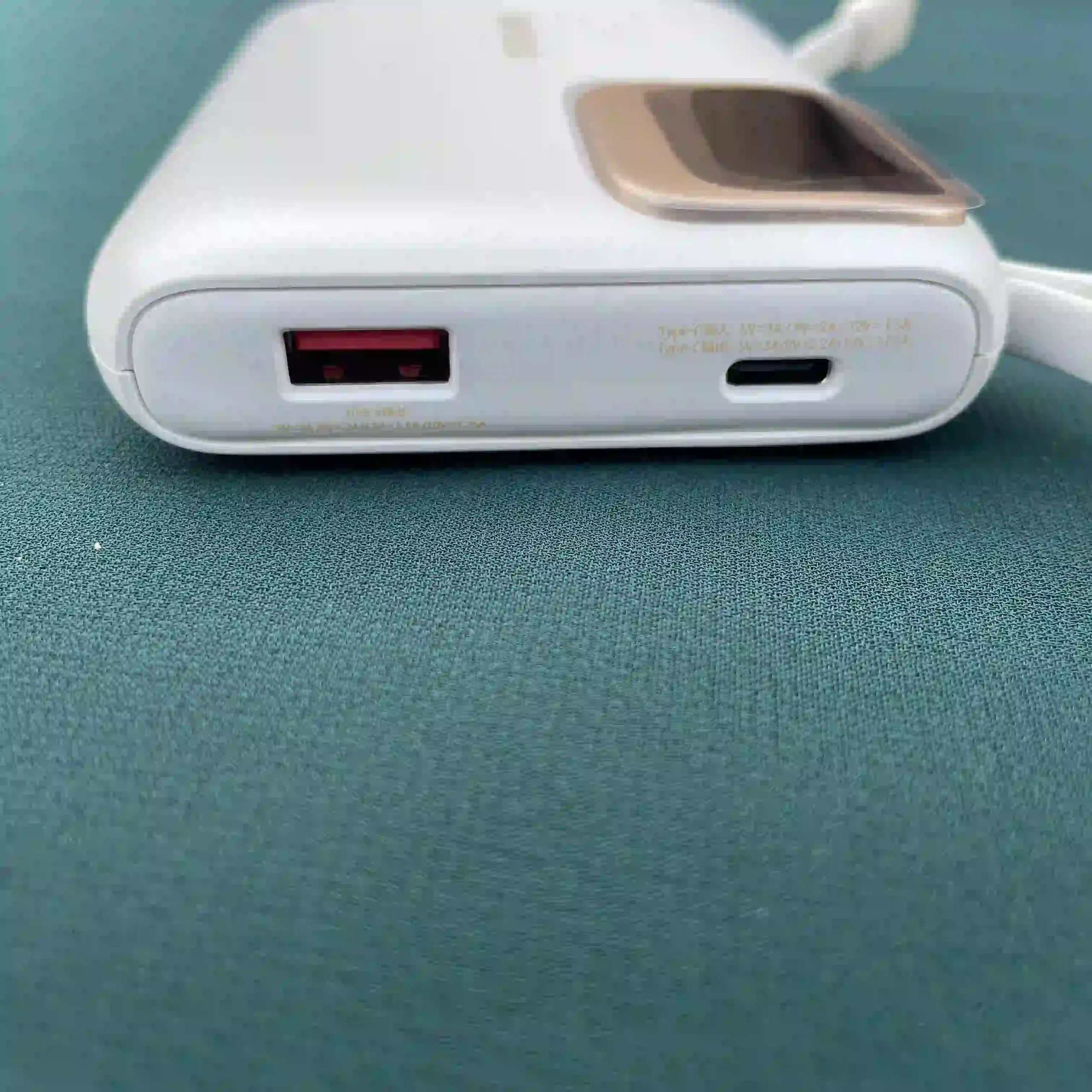 AISOLOVE 10000 mah Digital Display Power Bank (22.5W)